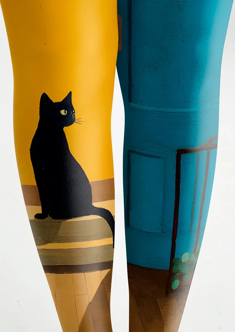 Viken Plan Curled Cat in Warm Light Tights Hosiery Pantyhose